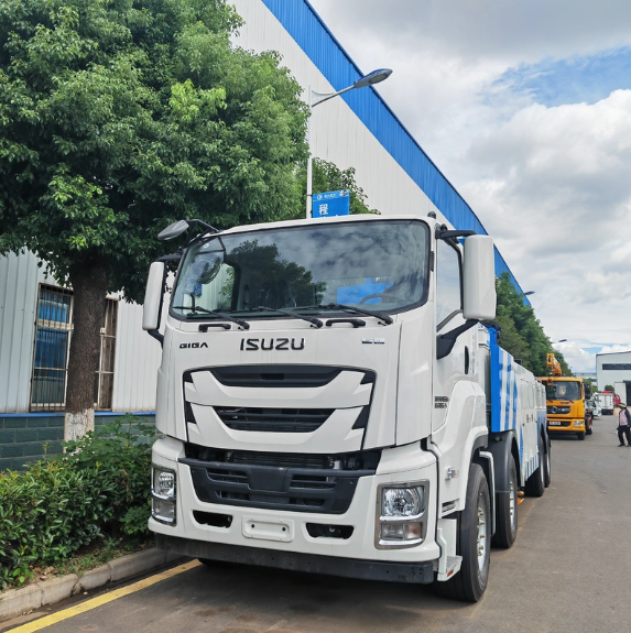 ISUZU GIGA хүнд даацын 30 тонн, 360 градус эргэдэг кранаар тоноглогдсон замын аврах, чирэх тусгай зориулалтын ачааны машин